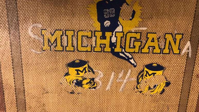 Sob o decalque, o n&uacute;mero ainda estava vis&iacute;vel