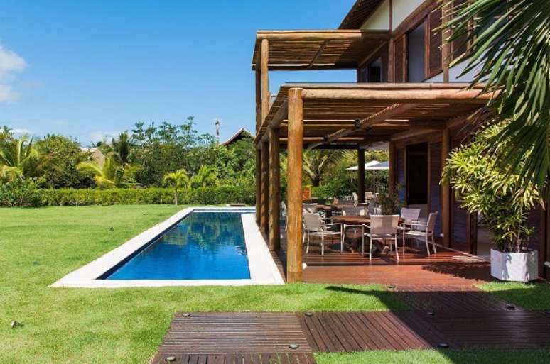 38. Casas rústicas modernas com piscina em L – Foto SQ Arquitetos Associados