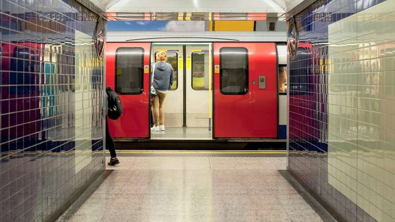 Autoridades dizem que o objetivo da campanha é combater o assédio sexual no metrô de Londres