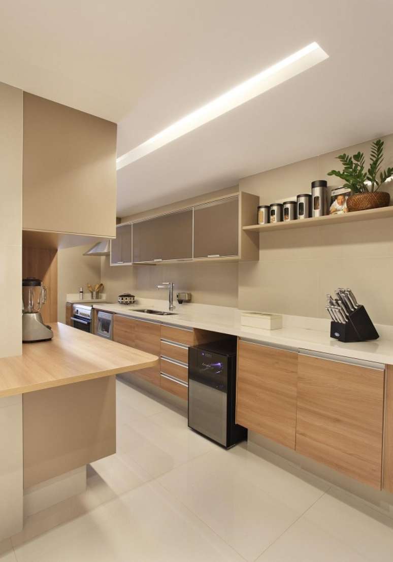 1. Sanca com led para cozinha pequena e charmosa – Foto Studio Eloy e Freitas Arquitetura