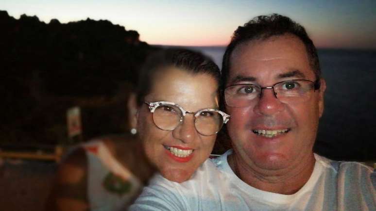 Ant&ocirc;nio ao lado da esposa: o carioca se mudou para a Irlanda ap&oacute;s 20 anos vivendo em Portugal