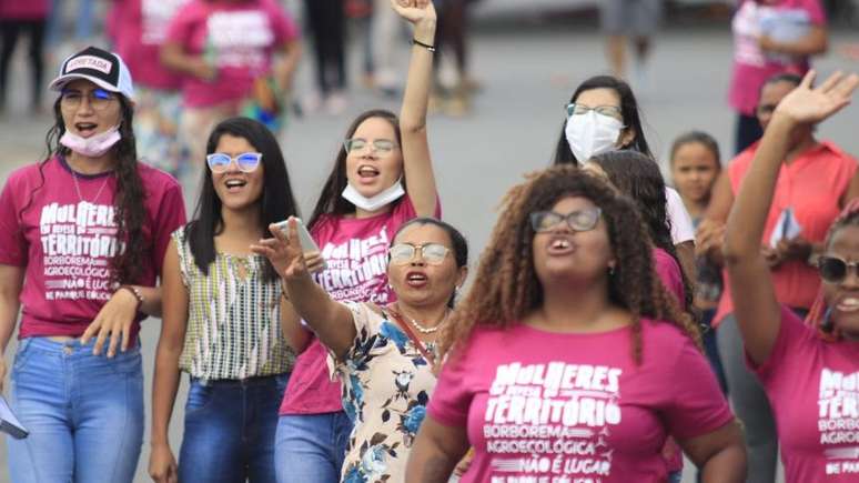 Marcha das mulheres em Solânea (PB) teve como principal tema a oposição à construção de um complexo de energia eólica na região.