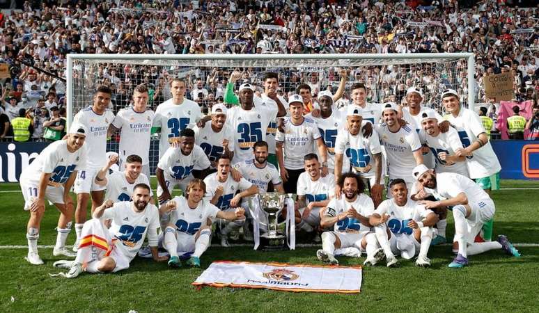 Jogadores do Real Madrid posam para foto após a conquista do Campeonato Espanhol (Foto: Víctor Carretero / Real Madrid)