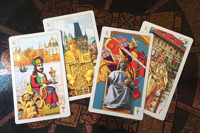 homens nas cartas do tarot