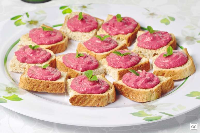 Canap&eacute;s de beterraba &ndash; Foto: Guia da Cozinha