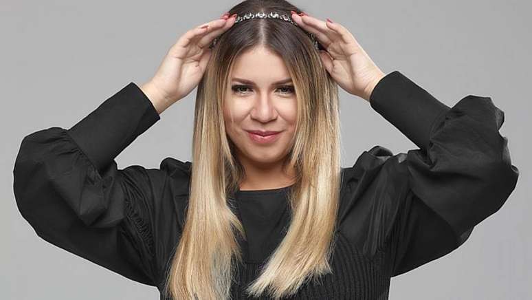 Seis meses após sua morte, as músicas de Marília Mendonça continuam crescendo em seu canal oficial no YouTube.