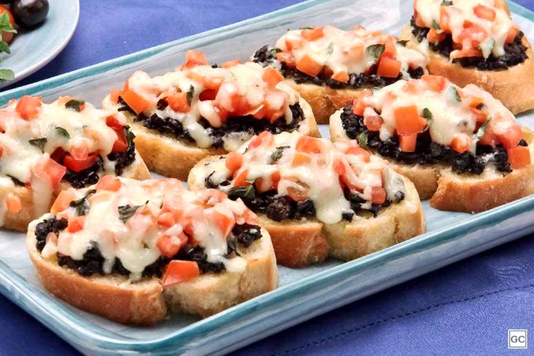 Bruschetta caprese &ndash; Foto: Guia da Cozinha