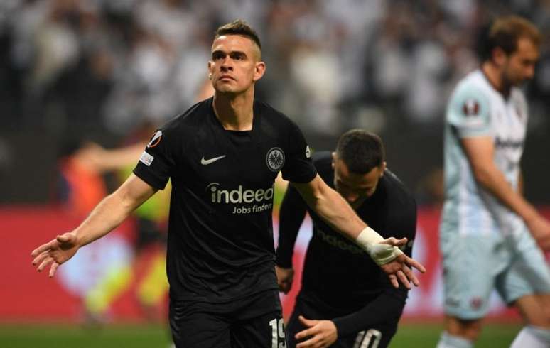 Borré chegou a dez gols marcados com a camisa do Eintracht Frankfurt na temporada (Foto: CHRISTOF STACHE / AFP)