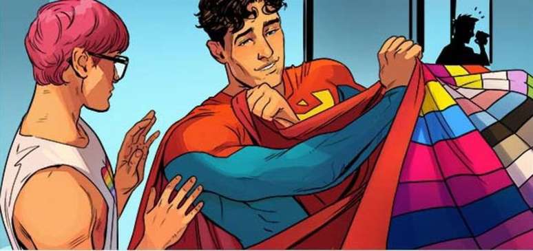 Com uma face estampada com uma bandeira LGBTQ+ e a outra vermelha, nova capa do Super-Homem foi presente do seu namorado, Jay Nakamura.
