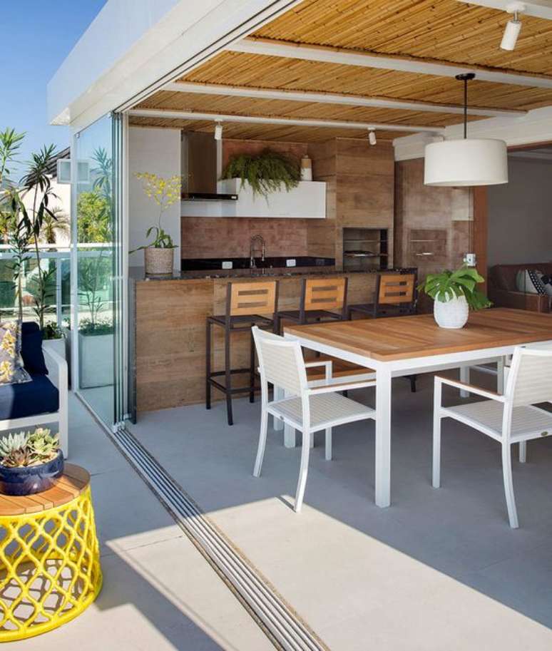 14. Móveis para edícula com piscina na área gourmet – Foto Arkpad
