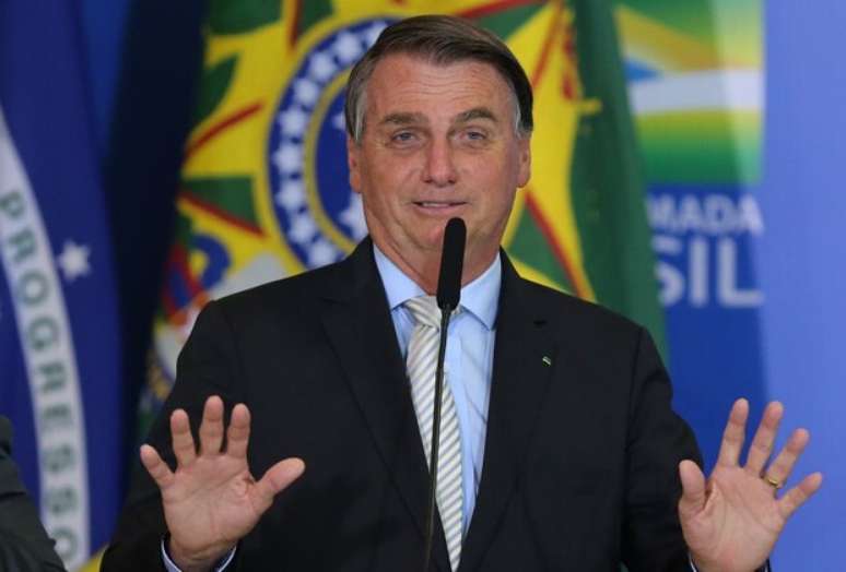 Bolsonaro será o 1° presidente a terminar o mandato com o salário mínimo menor do que quando assumiu 