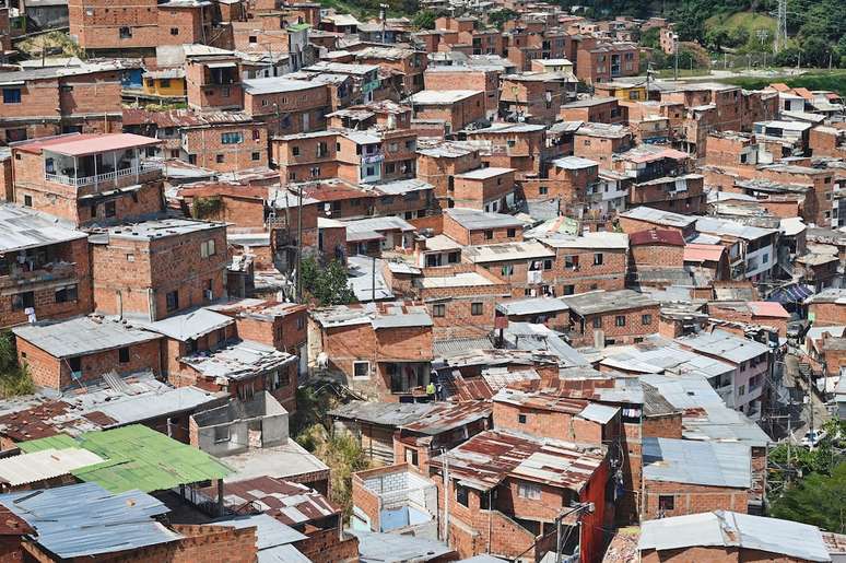 54% do total de moradores das favelas do Rio de Janeiro perderam o emprego durante a pandemia, segundo pesquisa do coletivo Movimentos com apoio do CESeC 
