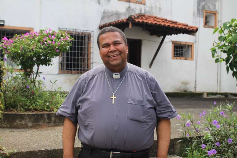 O padre L&aacute;zaro Muniz acredita que o poder da ora&ccedil;&atilde;o deve ser maior que o medo do mau-olhado
