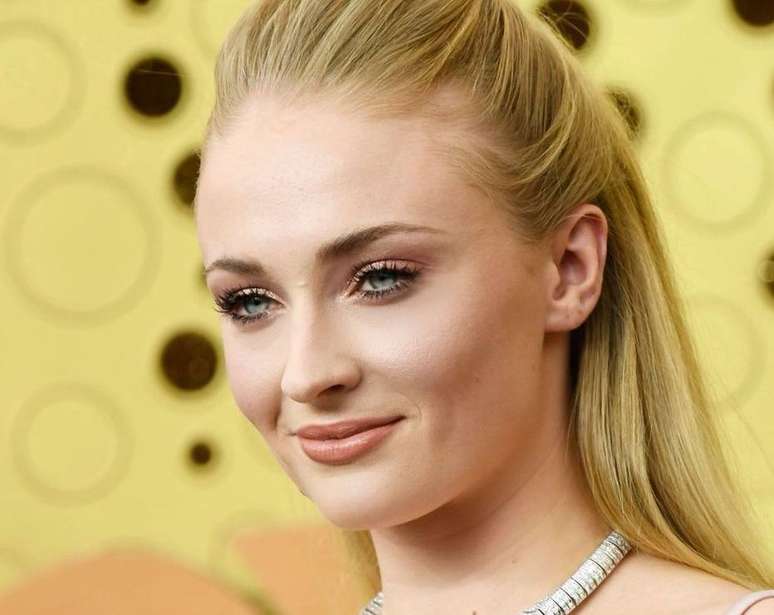 Sophie Turner desenvolveu distúrbios de imagem e alimentares depois da fama.