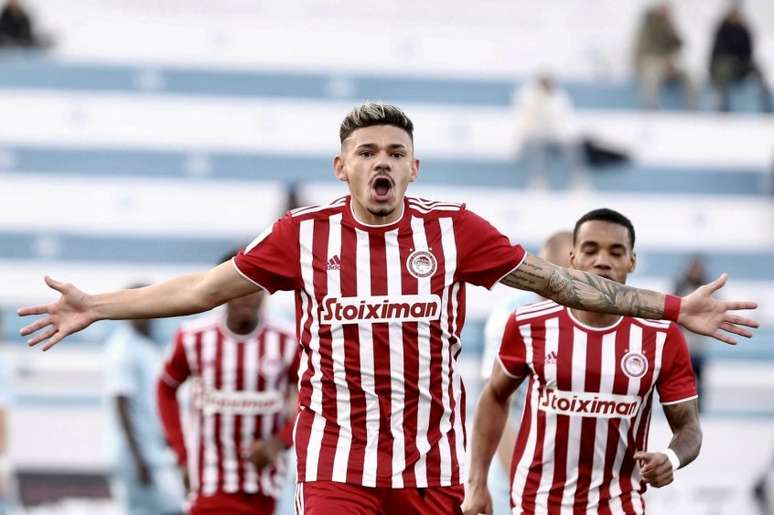 Tiquinho Soares conquistou o título peloOlympiacos após vitória sobre o Paok (Foto: Divulgação / Olympiacos)