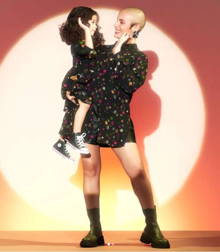 EuL&aacute; e a filha na campanha de Dia das M&atilde;es da Riachuelo: carreira teve mudan&ccedil;a de rota