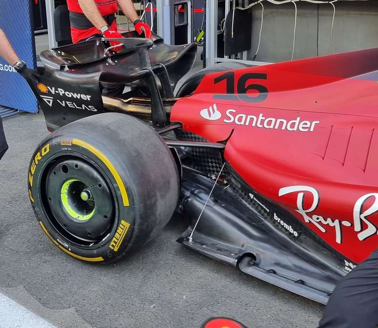 Ferrari F1-75 e o tirante de metal para evitar a flexão do assoalho: a FIA está de olho