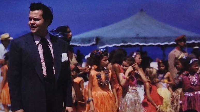 Welles acompanha foli&otilde;es na Praia de Copacabana