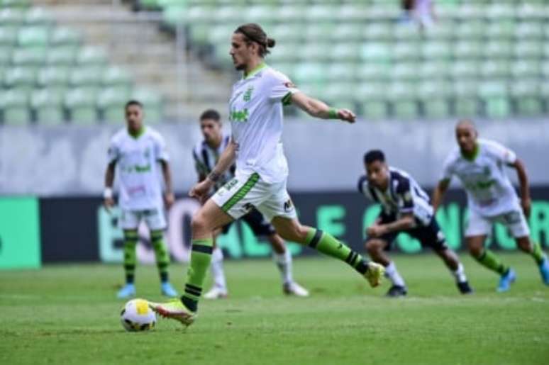 De pênalti, Maidana marcou o primeiro do Galo sobre o Atlético-MG (Foto: Mourão Panda)