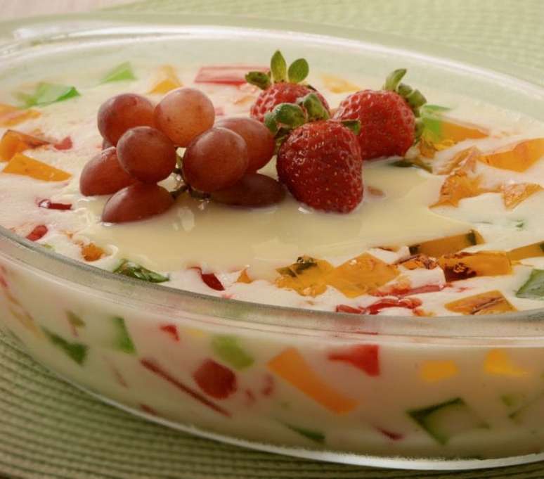 Mosaico de gelatina 4 leites (Reprodu&ccedil;&atilde;o / Guia da Cozinha)