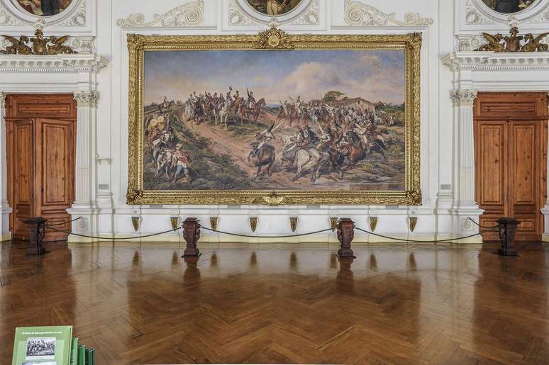 O quadro Independ&ecirc;ncia ou Morte, fixado numa parede do Sal&atilde;o Nobre, retrata em tons hiperb&oacute;licos os gestos de Dom Pedro I