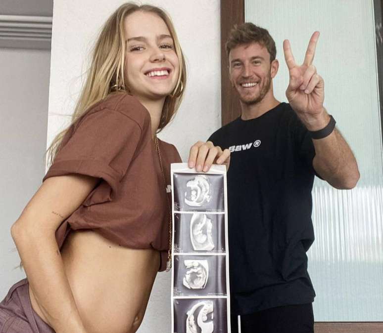 Isabella Scherer e Rodrigo Calazans aguardam a chegada dos gêmeos.  