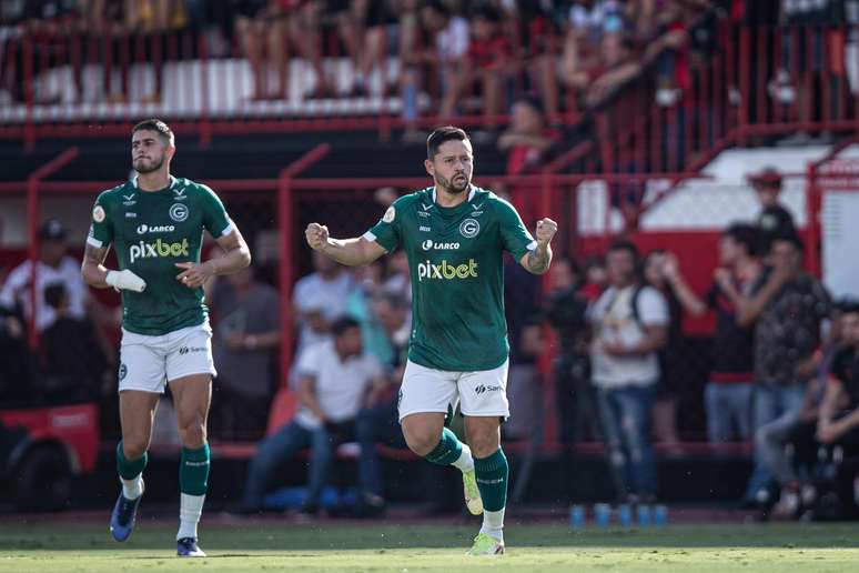 Com gol relâmpago, Goiás vence o clássico diante do Atlético-GO