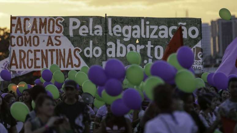 Protesto pede legalização do aborto no Brasil