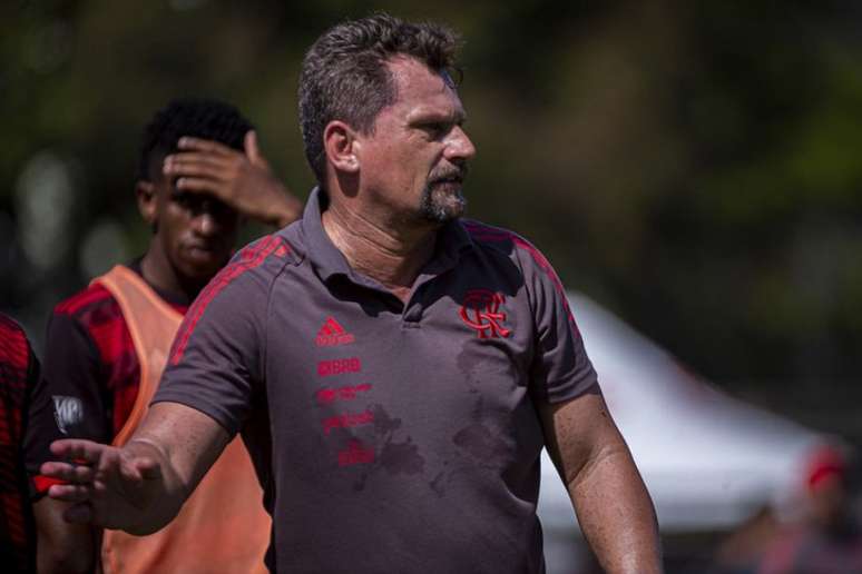 O técnico Fabio Matias durante partida do Sub-20 do Flamengo (Foto: Paula Reis/Flamengo)