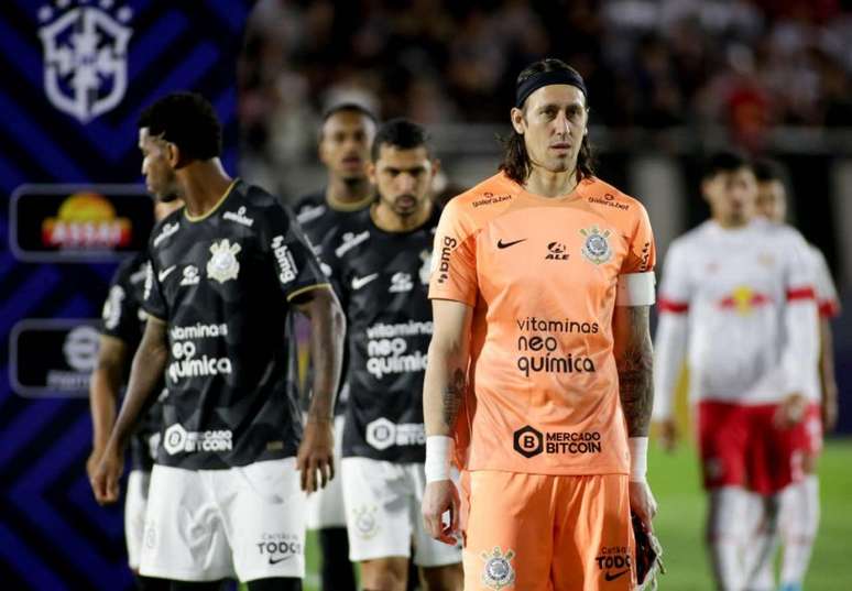 Corinthians sofre na criação de jogadas e perde para o São Paulo no jogo de  ida