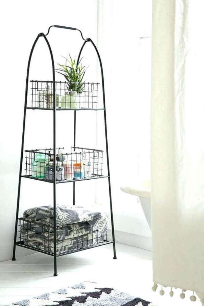 59. Modelo de estante pequena aramado para decora&ccedil;&atilde;o e organiza&ccedil;&atilde;o de diversos ambientes &ndash; Foto: Mozano