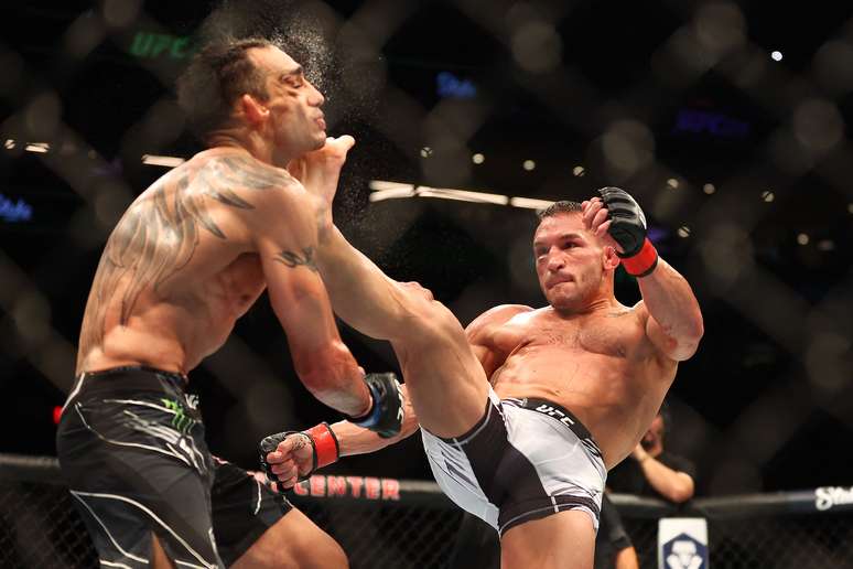 Michael Chandler levou Tony Ferguson a nocaute na noite do último sábado (7).