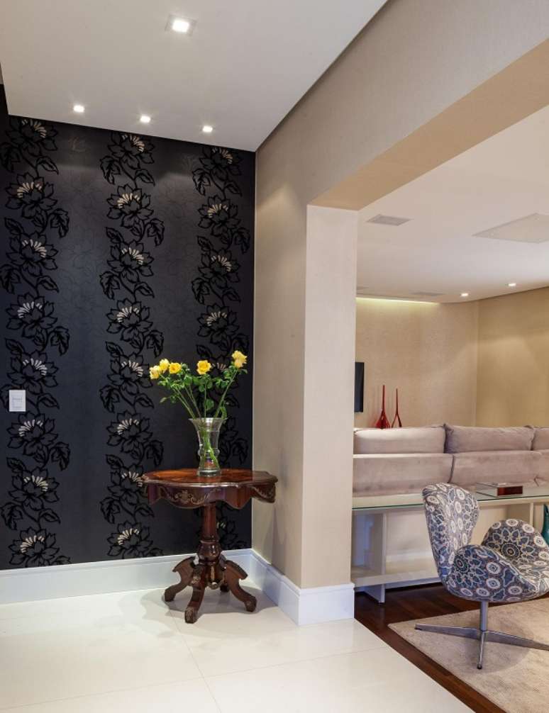 38. Hall de entrada simples com decora&ccedil;&atilde;o moderna &ndash; Foto Lilian Barbieri