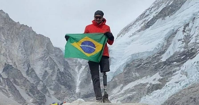 João Carlos foi até a base sul do pico, a mais de 5,3 mil metros de altura