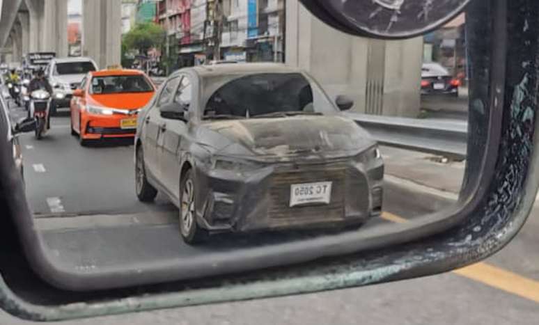 Nova geração do Toyota Yaris em testes na Tailândia