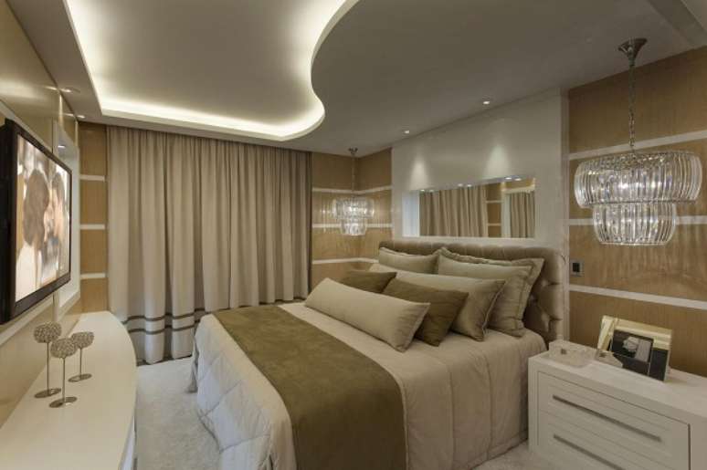 60. Sanca com led para quarto bege &ndash; Foto Iara Kilaris