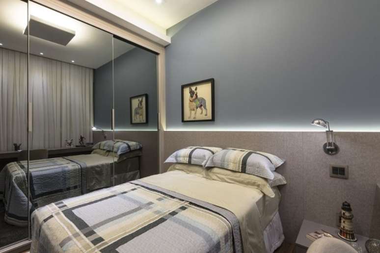 57. Quarto de casal e guarda roupa com porta de vidro &ndash; Foto Marieal Uzan