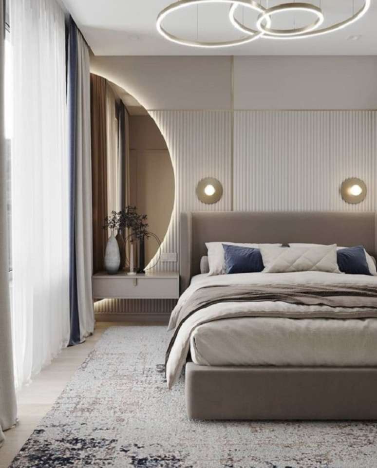53. Quarto com cama estofada marrom &ndash; Foto Obsessed 4 Interiors