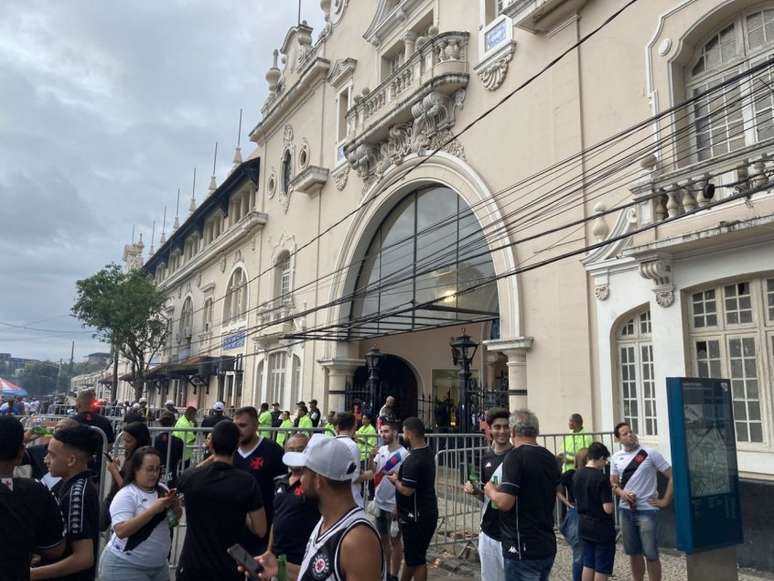 Torcida do Vasco deve lotar mais um jogo em São Januário (Foto: Luiza Sá/LANCE!)