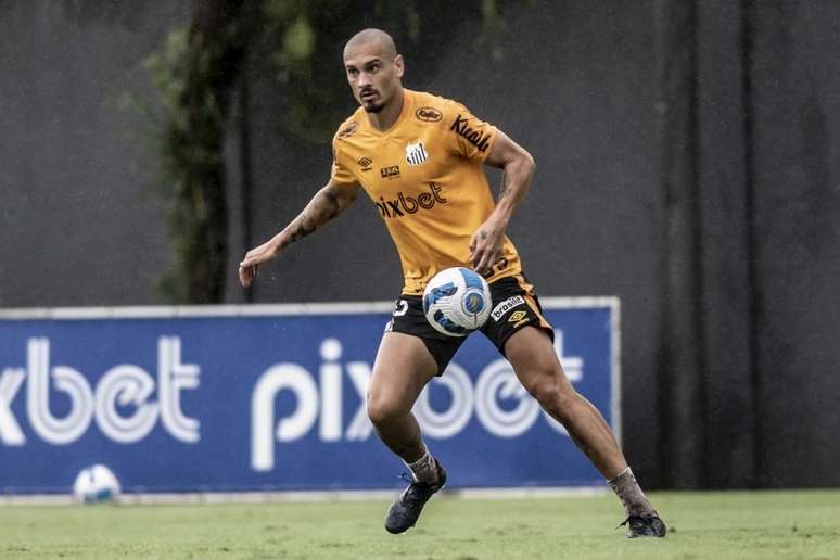 Maicon deve ser titular do Santos contra o Coritiba (Foto: Ivan Storti/Santos)