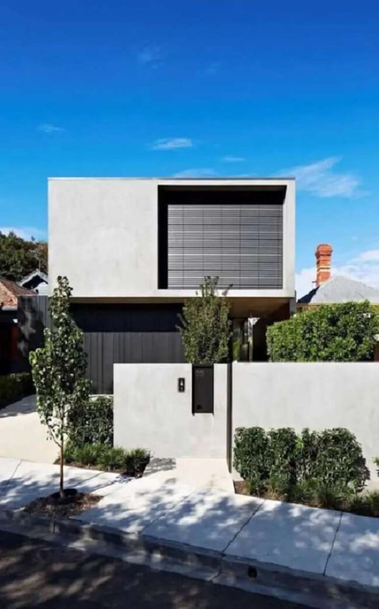 12. Casa com fachada cinza e muro de alvenaria. Fonte: Contemporist