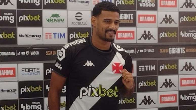 Gabriel Dias foi apresentado há menos de um mês como jogador do Vasco (Foto: Felippe Rocha/Lance!)