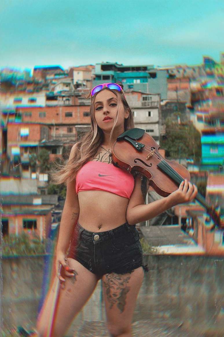 Da periferia, Maria tem o sonho de levar o funk tocado em seu violino ao palco municipal 