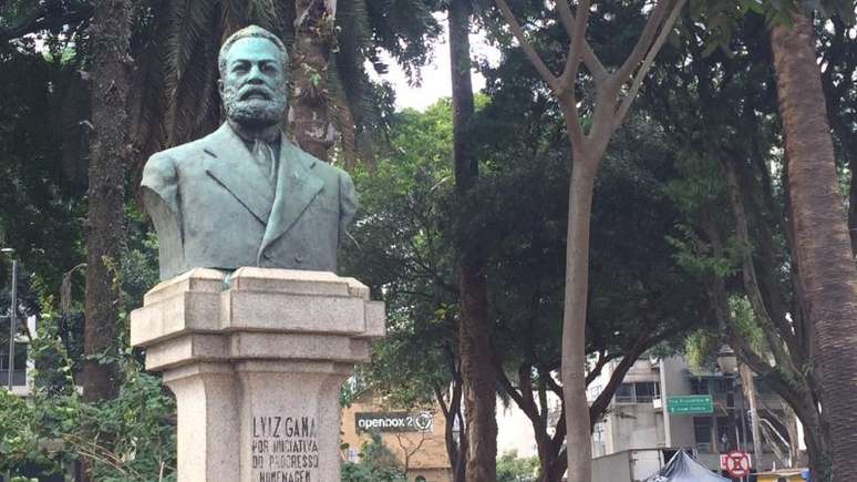 Estátua de Luiz Gama segue sem restauração