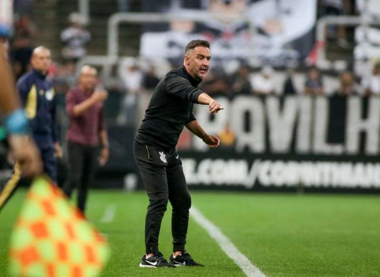 Vítor durante a partida contra a Lusa carioca (Foto: Rodrigo Coca / Agência Corinthians)