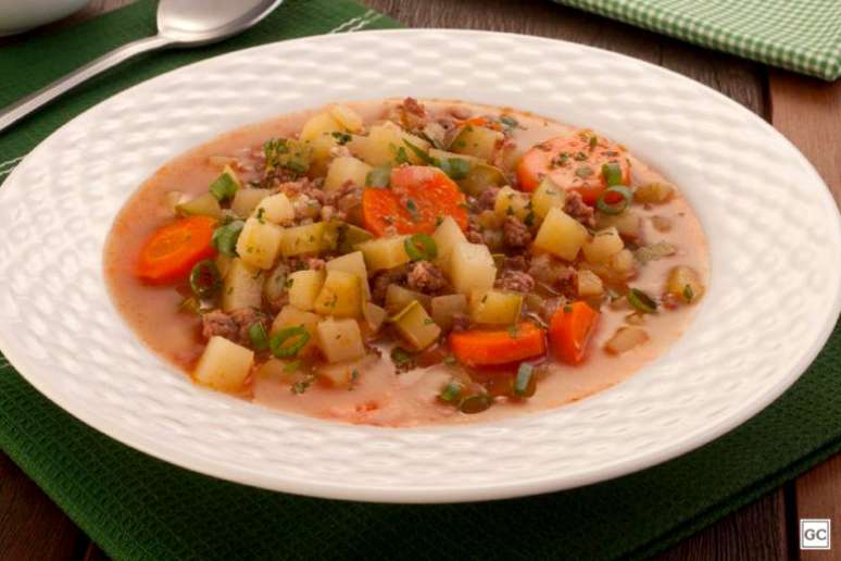 Guia da Cozinha - Sopa de legumes com carne moída