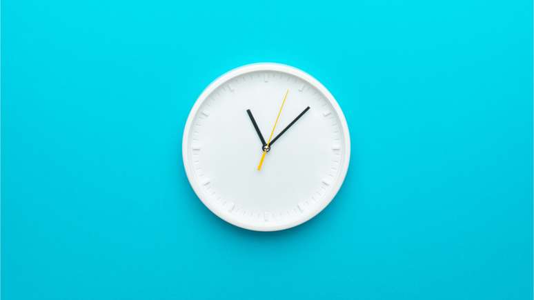 Já olhou para o relógio e viu 11:11, 13:13 ou até mesmo 12:21? Horas iguais são sincronicidades e a gente te explica tudo sobre isso – Shutterstock