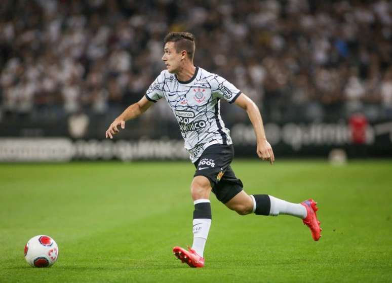 Piton na lateral-direita é a grande novidade da escalação do Timão (Foto: Rodrigo Coca / Agência Corinthians)