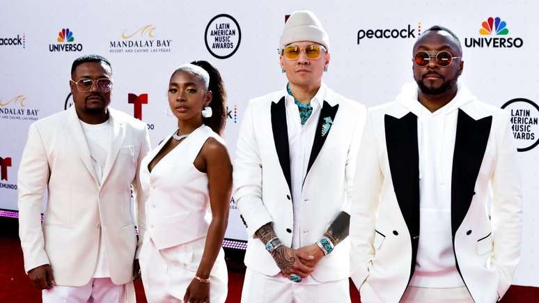 Apl (&agrave; esquerda) diz se guiar muito por sons das vozes ou enxergar vultos