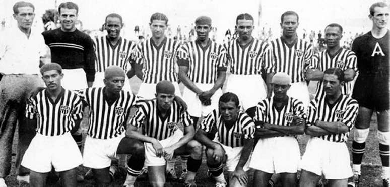 O Galo foi o primeiro time a vencer uma competição interestadual, ao se sagrar Campeão dos Campeões do Brasil, em 1937 (Centro Atleticano de Memória)